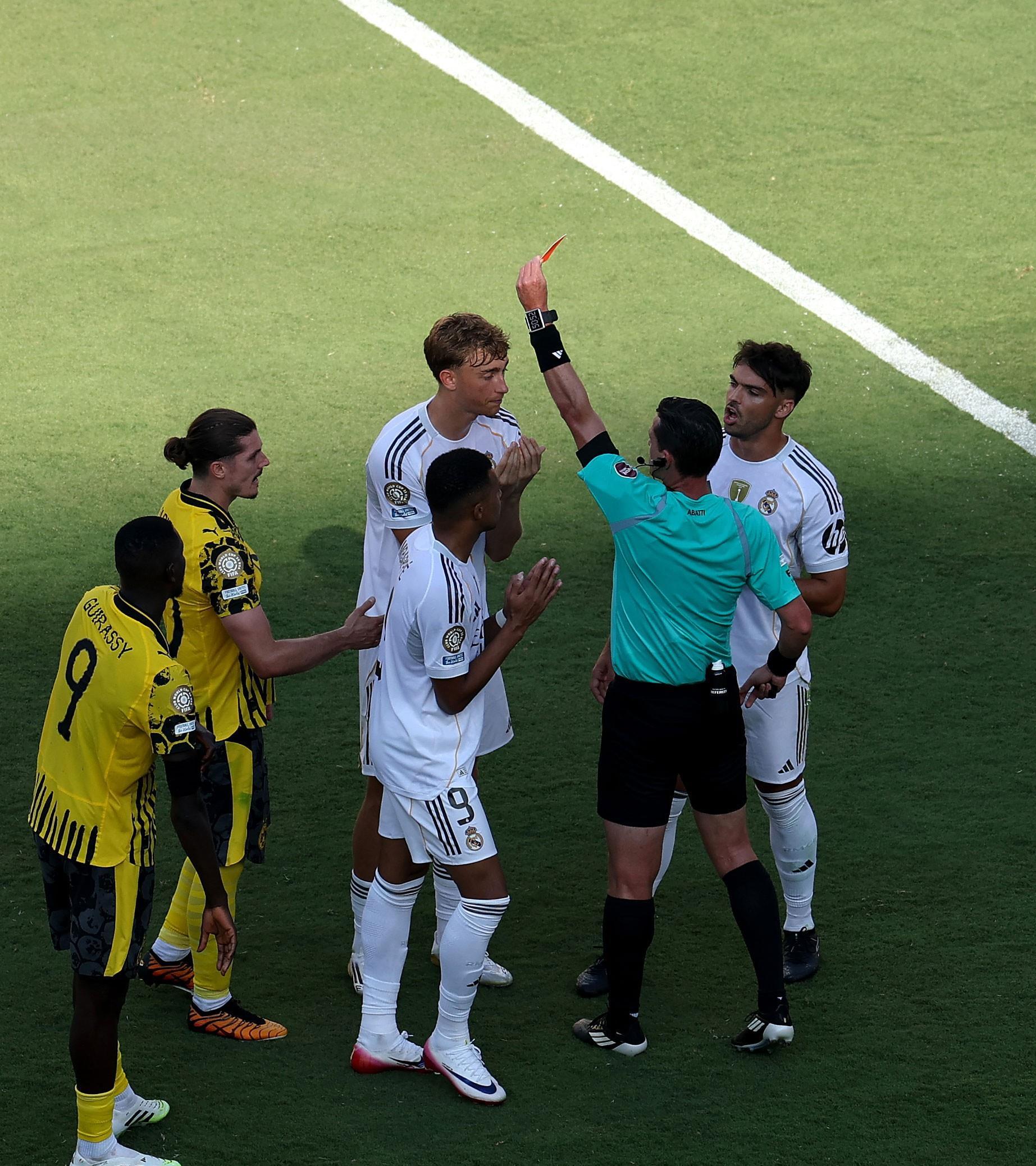 英格兰逆转皇马,库尔图瓦刷新纪录 英格兰逆转皇马,库尔图瓦刷新纪录