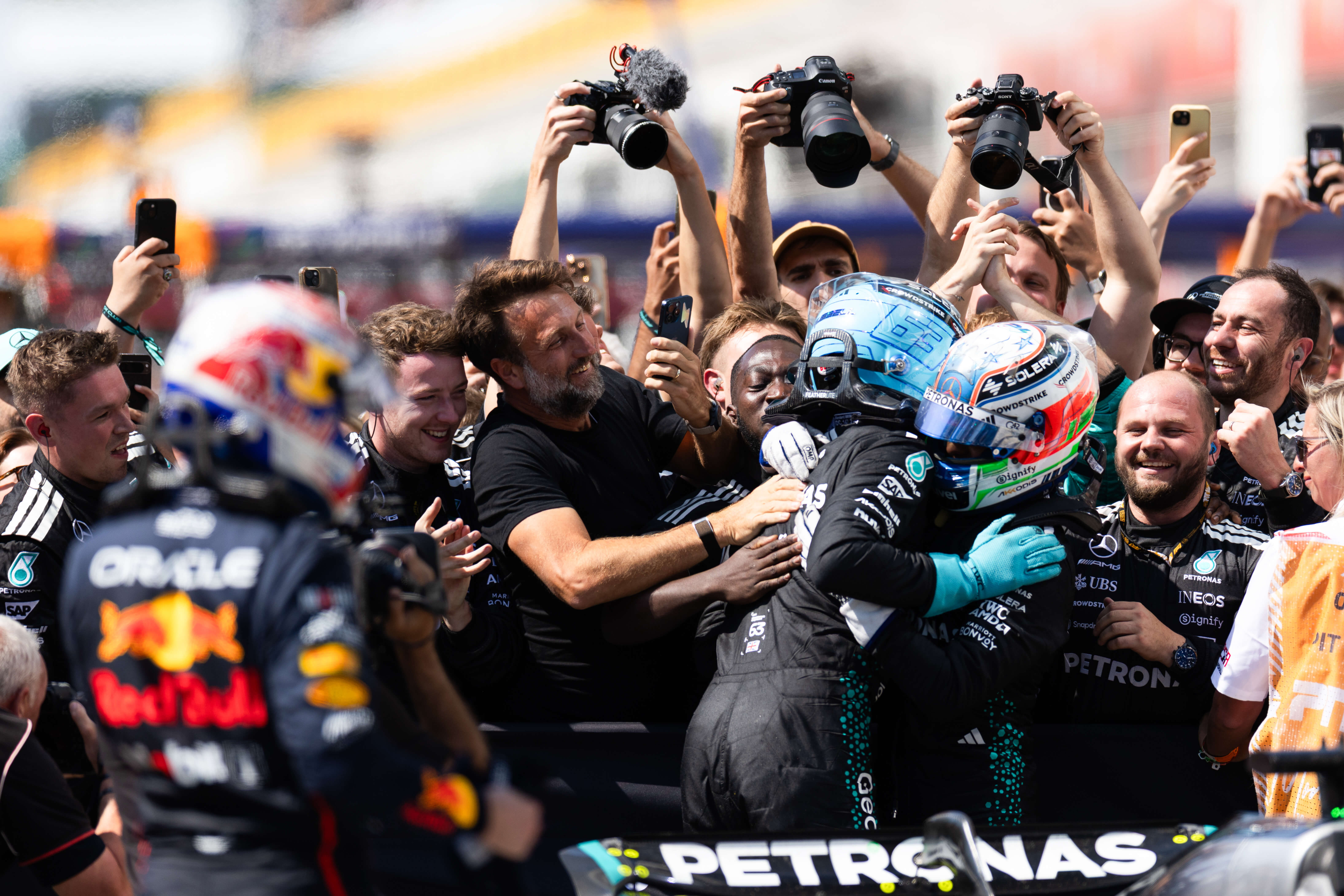 哈斯车队完胜索伯车队，佩雷兹惊艳四座