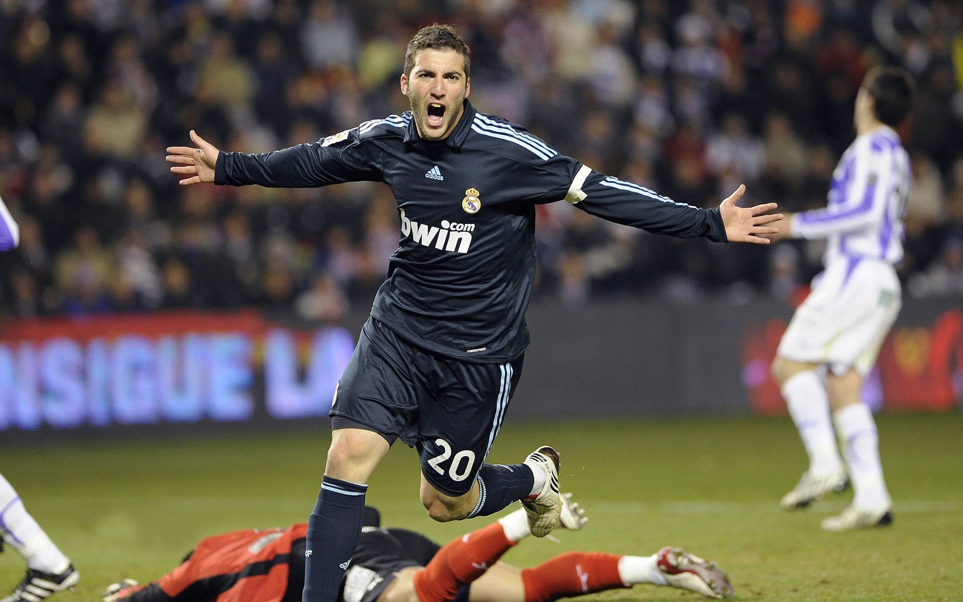 数据骑士，当詹姆斯在F1的虚拟弯道接管比赛